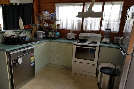 Photo of property in 11 Oxford Street, Tawa, Wellington, 5028