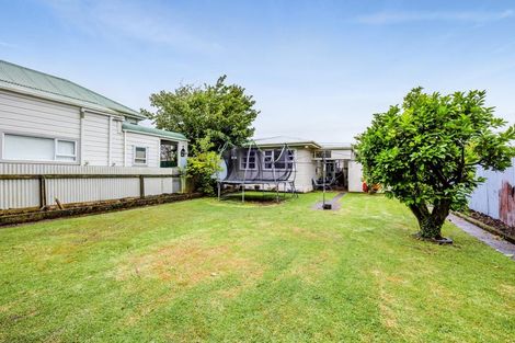 Photo of property in 61 Collins Street, Hawera, 4610