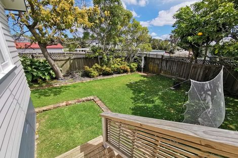 Photo of property in 10 Copley Street, New Lynn, Auckland, 0600
