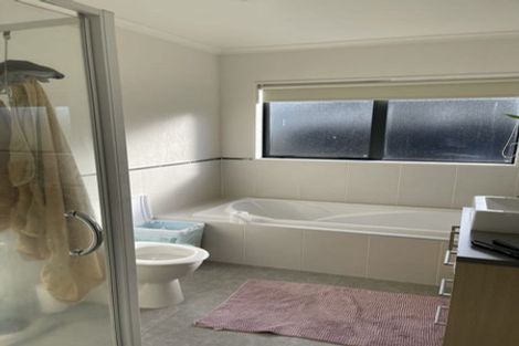 Photo of property in 2 Beros Place, Flat Bush, Auckland, 2016