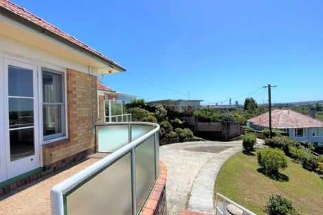 Photo of property in 57 Exmouth Road, Northcote, Auckland, 0627