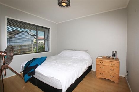 Photo of property in 6/25 West Coast Road, Glen Eden, Auckland, 0602