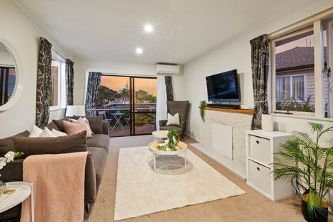 Photo of property in 2 Seine Road, Forrest Hill, Auckland, 0620