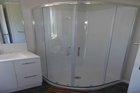 Photo of property in 1 Edgware Road, West Harbour, Auckland, 0618