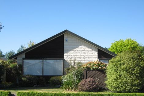 Photo of property in 8 Pyatt Place, Redwood, Christchurch, 8051