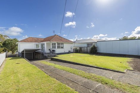 Photo of property in 15 Tarahua Road, Vogeltown, New Plymouth, 4310