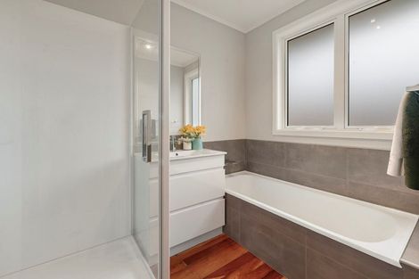 Photo of property in 37 Cardiff Road, Pakuranga, Auckland, 2010