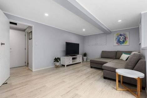 Photo of property in 29 Pooley Street, Pakuranga Heights, Auckland, 2010