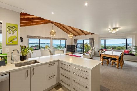 Photo of property in 16 Kahurangi Place, Snells Beach, 0920