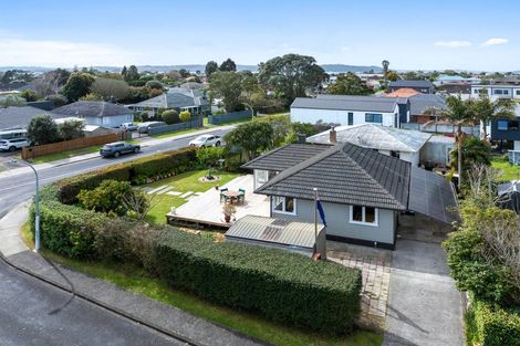 Photo of property in 26 Durham Street, Te Atatu Peninsula, Auckland, 0610