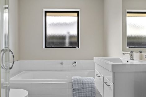 Photo of property in 108 Shillingford Boulevard, Rolleston, 7615