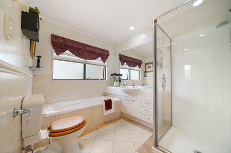 Photo of property in 20 Heyington Way, East Tamaki Heights, Auckland, 2016