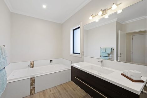 Photo of property in 39 Matarikoriko Road, Brixton, Waitara, 4382