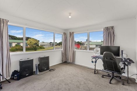 Photo of property in 16 Karaka Street, Otaki Beach, Otaki, 5512