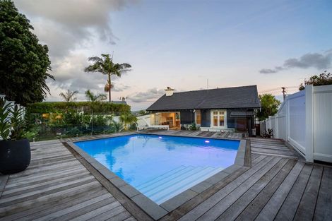 Photo of property in 16 Hinemoa Terrace, Birkenhead, Auckland, 0626