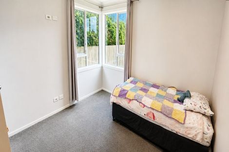 Photo of property in 48 Omata Road, Marfell, New Plymouth, 4310