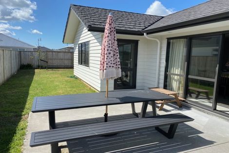 Photo of property in 3 Fred White Drive, Kumeu, 0810