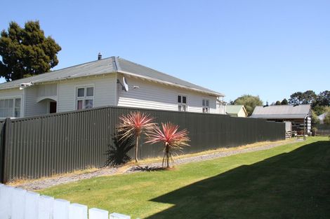 Photo of property in 19 Orawia Road, Tuatapere, 9620