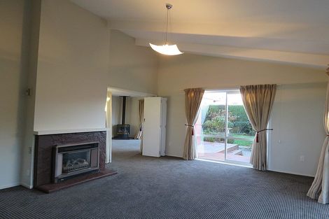 Photo of property in 9 Brookby Crescent, Avonhead, Christchurch, 8042