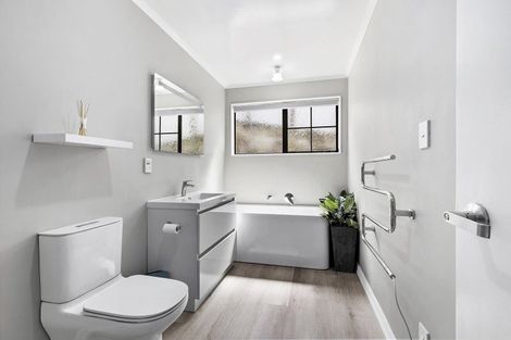 Photo of property in 16 Ordley Grove, Tawa, Wellington, 5028