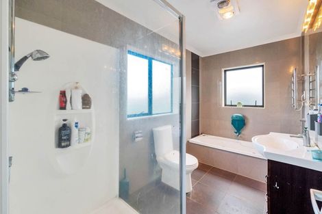 Photo of property in 43 South Kensington Way, Henderson, Auckland, 0612