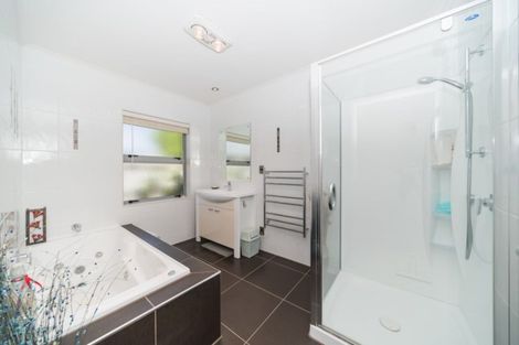 Photo of property in 3 Manhattan Court, Kelvin Grove, Palmerston North, 4414