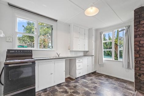 Photo of property in 1 Wyndham Road, Hannahs Bay, Rotorua, 3010