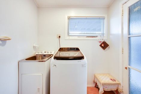 Photo of property in 28 Bowling Road, Greenmeadows, Napier, 4112