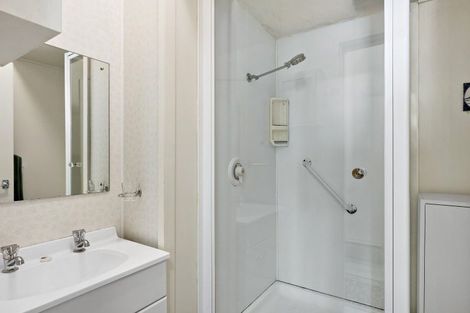 Photo of property in Rona House, 33 Rimu Street, Eastbourne, Lower Hutt, 5013