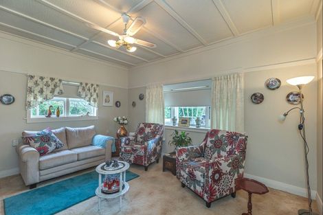 Photo of property in 48 Queenwood Road, Levin, 5510