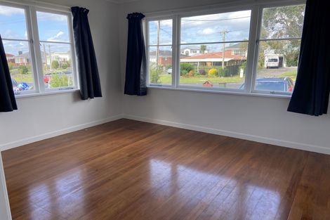 Photo of property in 12 Kokiri Street, Te Atatu South, Auckland, 0610