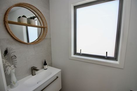 Photo of property in 16 Ngaroma Crescent, Whitianga, 3510