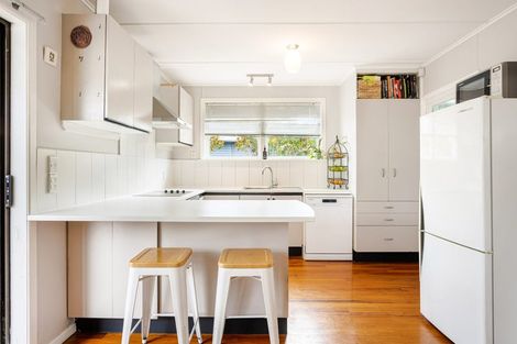 Photo of property in 14 Thomas Avenue, Te Atatu Peninsula, Auckland, 0610