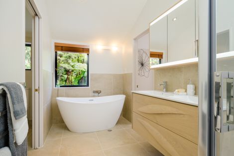 Photo of property in 81 Stoney Creek Drive, Waitakere, Henderson, 0782