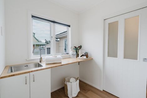 Photo of property in 35 Lake Crescent, Hamilton Lake, Hamilton, 3204