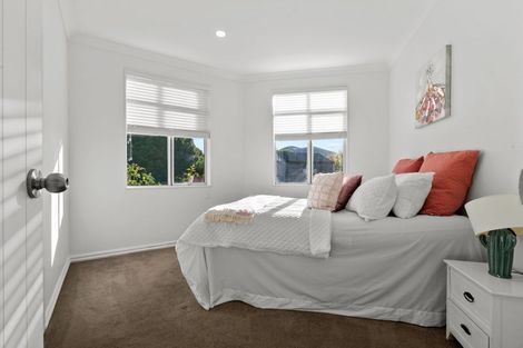 Photo of property in 16 Michael Bosher Way, Flat Bush, Auckland, 2019