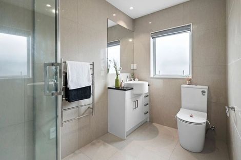 Photo of property in 5 Iwinuku Crescent, Wattle Downs, Auckland, 2103