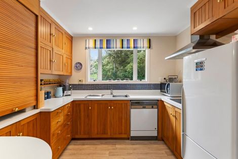 Photo of property in 4 Freemans Way, Pinehaven, Upper Hutt, 5019