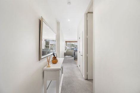 Photo of property in Stadium Garden Flats, 309/107 Thorndon Quay, Pipitea, Wellington, 6011