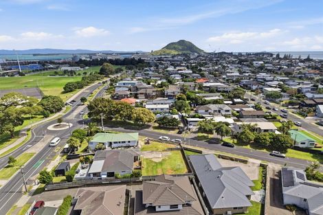 Photo of property in 2 Clyde Street, Mount Maunganui, 3116