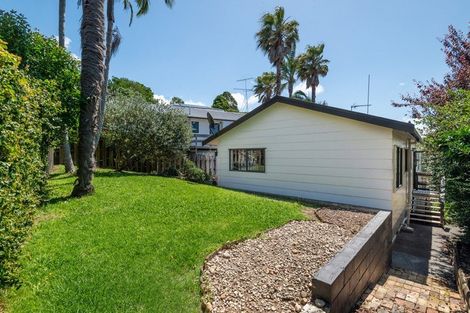 Photo of property in 1/8 Camilla Grove, Totara Vale, Auckland, 0629