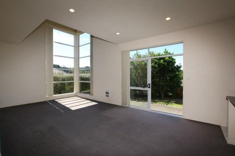 Photo of property in 74 George Deane Place, Greenhithe, Auckland, 0632
