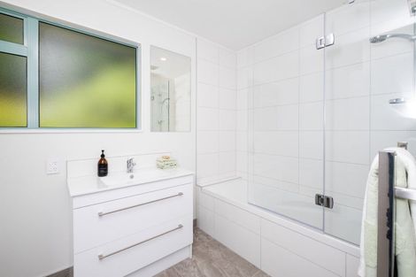 Photo of property in 3/42 Campbell Street, Havelock North, 4130