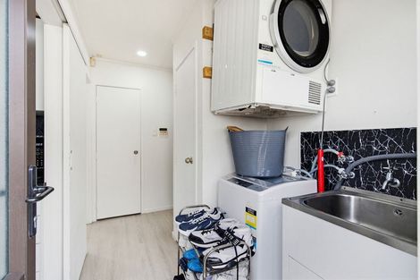 Photo of property in 2/31 Solveig Place, Randwick Park, Auckland, 2105