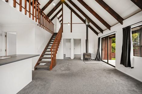 Photo of property in 27a Kingsbridge Place, Newlands, Wellington, 6037