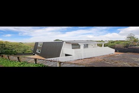 Photo of property in 1/18 Edgerton Road, Te Atatu Peninsula, Auckland, 0610