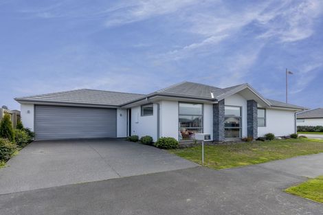 Photo of property in 12 Robalan Close, Halswell, Christchurch, 8025