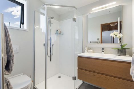 Photo of property in 17b Rangitoto Terrace, Milford, Auckland, 0620