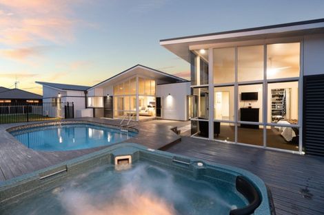 Photo of property in 28 Oreti Crescent, Papamoa Beach, Papamoa, 3118