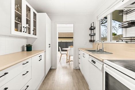 Photo of property in 806 Grove Road, Mayfair, Hastings, 4122